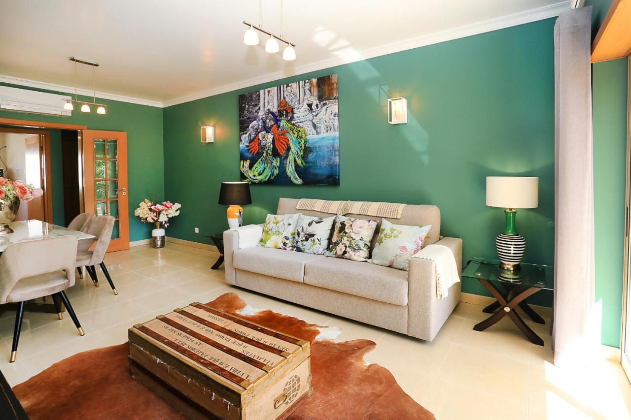 Henri'S Apartments - Patio Do Convento ลากอส ภายนอก รูปภาพ